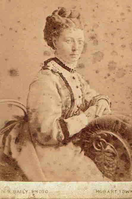 Photo of photos/Jane McLennan-nee-Moore d 1906 NZ portrait